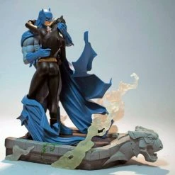 DC Direct Batman: Hush - Batman & Catwoman Kiss Statue