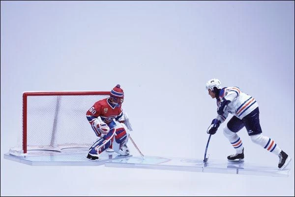 McFarlane Toys NHL 2-Pack J. Smith Vs. J. Theodore 1 McFarlane Toys NHL 2-Pack J. Smith Vs. J. Theodore